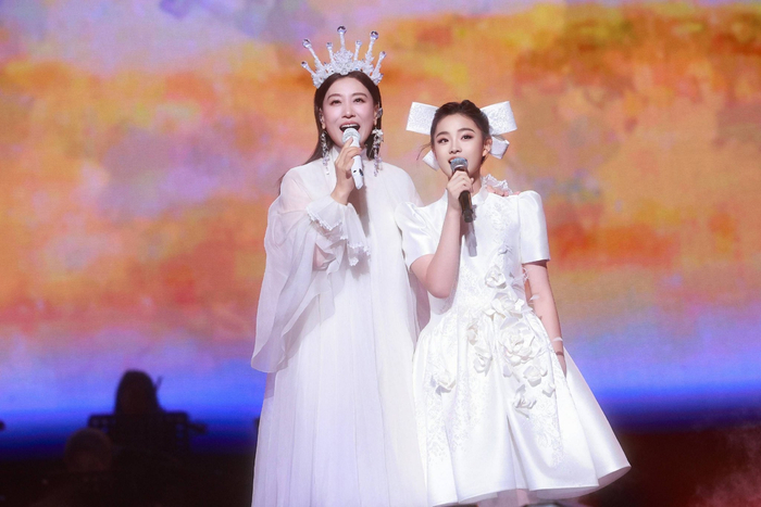与谭晶同台演绎《龙文》 展现新时代青少年风采，图片 1