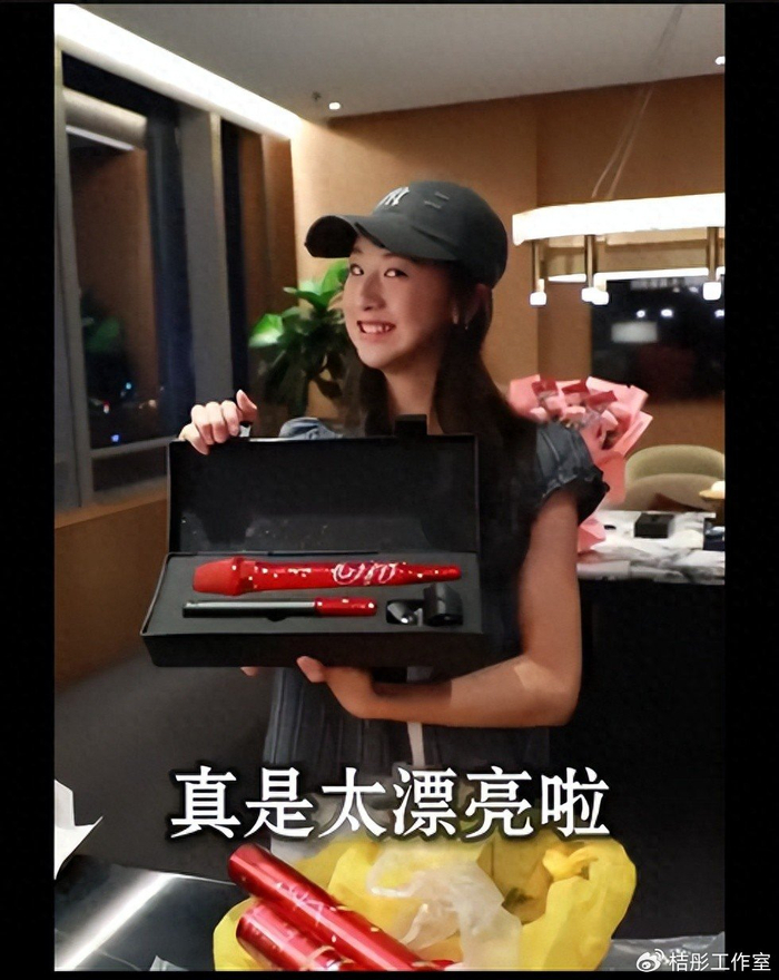 叶一茜《浪姐》成团，老公田亮和女儿为其庆祝，一家太温馨！，图片 1