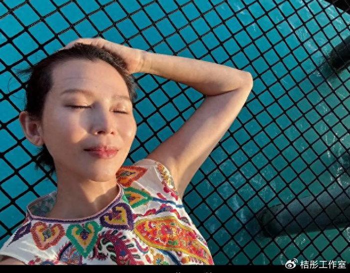 蔡少芬张晋马尔代夫度假，夫妻同框合影，恩爱无比！，图片 1